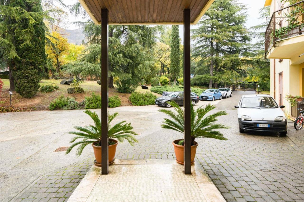 Residenza Al Vittoriale - By Host4U Apartamento Gardone Riviera Exterior foto