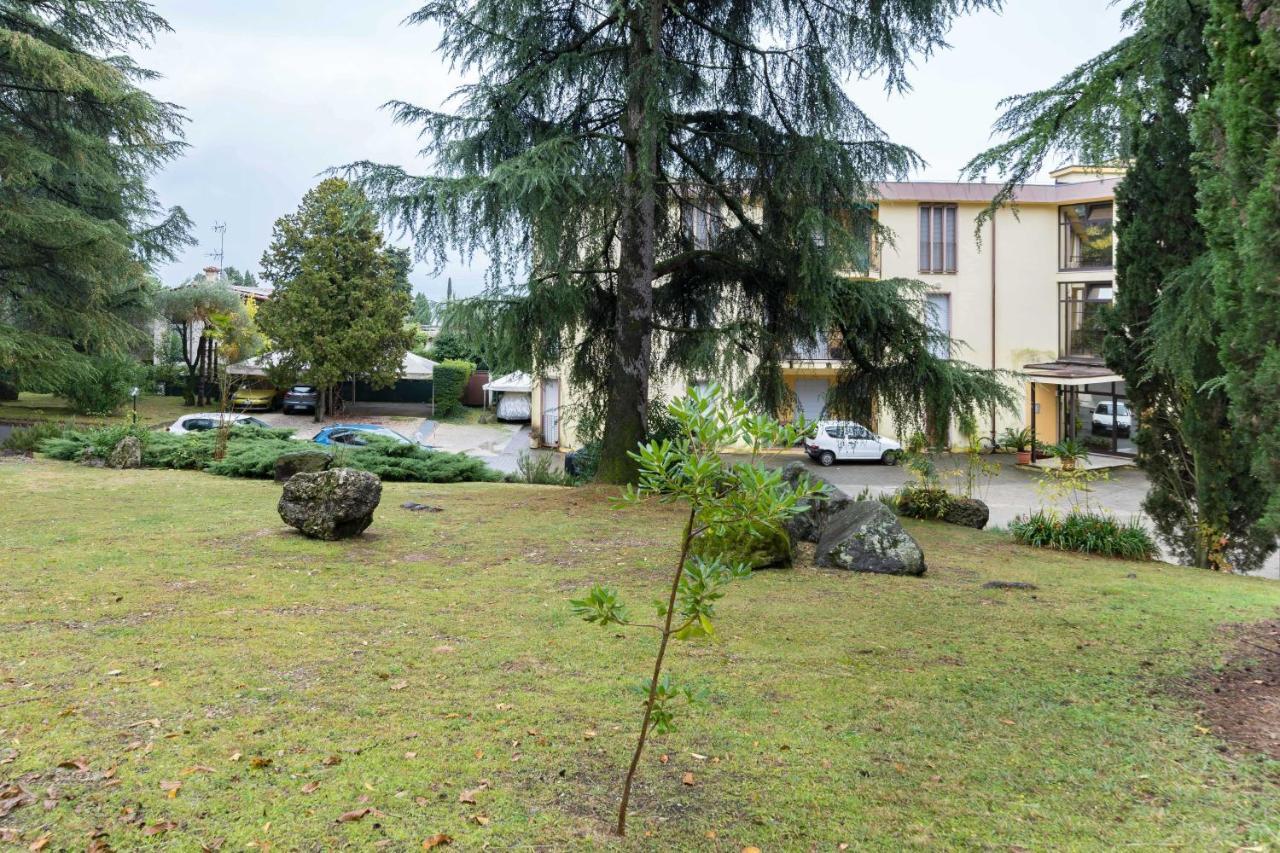 Residenza Al Vittoriale - By Host4U Apartamento Gardone Riviera Exterior foto